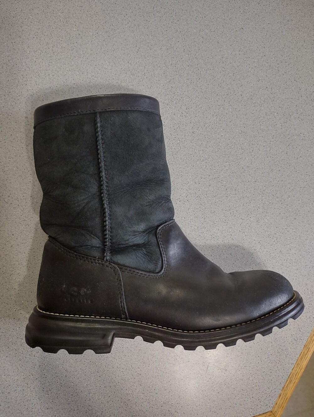 UGG Shearling Boot(7)*** - Picture 6 of 7